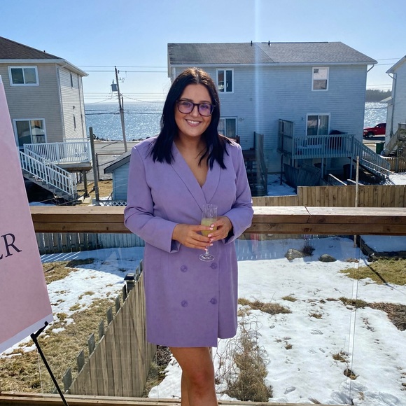 Meet your Posher, Emily - Picture 2 of 5